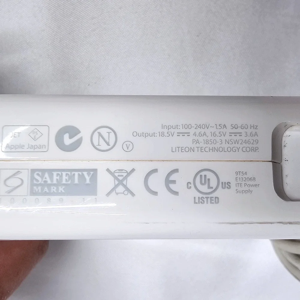 Apple MagSafe 1 85W MacBook Pro Charger Power Adapter White EUC‎